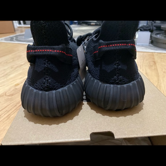 Yeezy 350 v2 - Picture 4 of 8